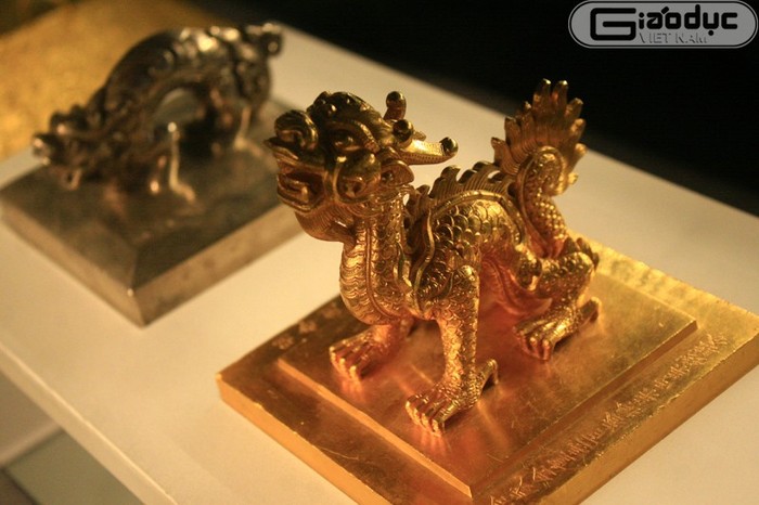 Hình tượng rồng luôn được các vua chúa Việt Nam chọn làm biểu tượng cho quyền uy.
